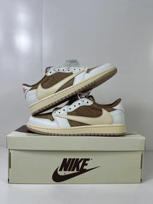 Jordan Travis Scott Air Jordan 1 Low Reverse Mocha Sneakers