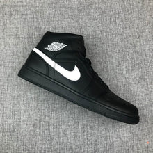 Jordan Air Jordan 1 Mid Black White 554724-049 Sneakers