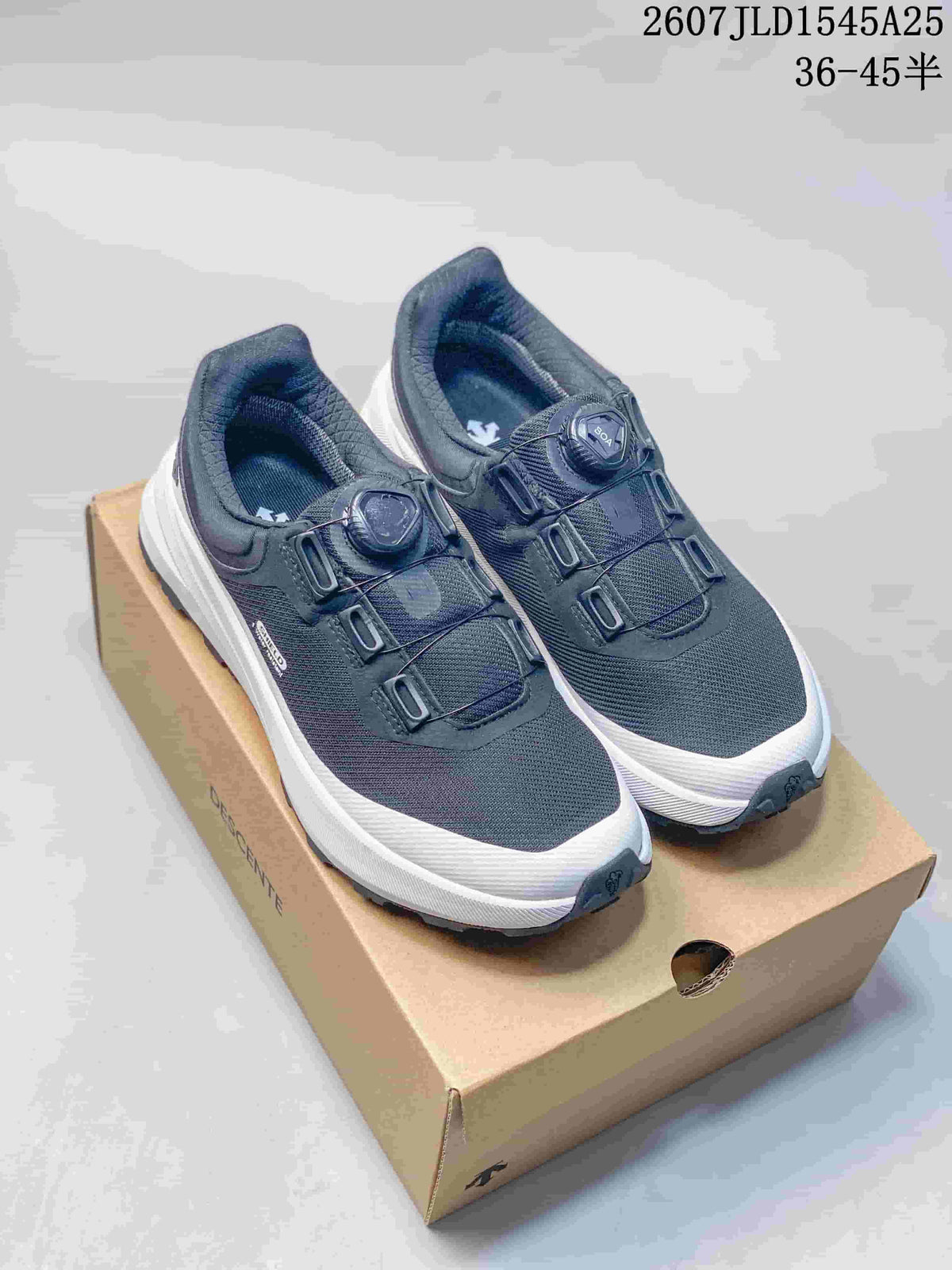 DESCENTE SHIELD Mantrix Low-Top Running Sneakers Black/White