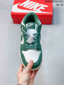 Nike Dunk Low Green and White Sneakers 06JDD261A21