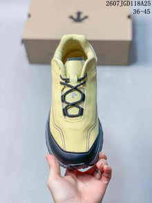 DESCENTE TERRAIND Low-Top Hiking Sneakers Yellow/Black