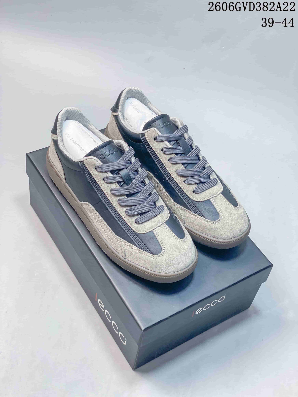 ECCO Men's Retro Lace-Up Sneakers, Style 2606GVD382A22