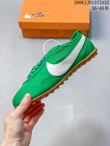 Nike Moon Shoe OG Low-Top Sneakers Green IW0955-300