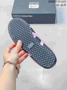 Onitsuka Tiger Mexico 66 Deluxe Sneakers in Navy and Pink