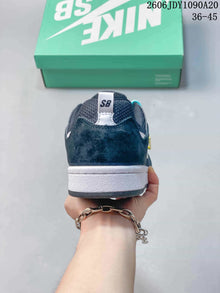 Nike SB Alleyoop Low-Top Skateboarding Shoes, Navy and White