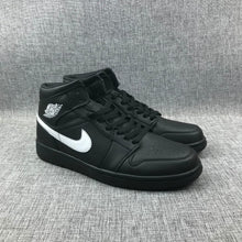 Jordan Air Jordan 1 Mid Black White 554724-049 Sneakers