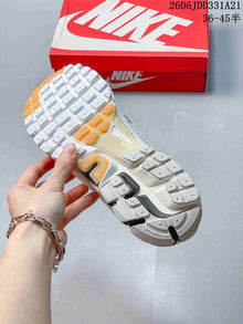Nike Zoom Vomero 5 Sneakers FJ4151-004