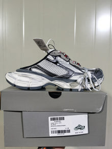 3XL Mesh Sneakers Grey and Red