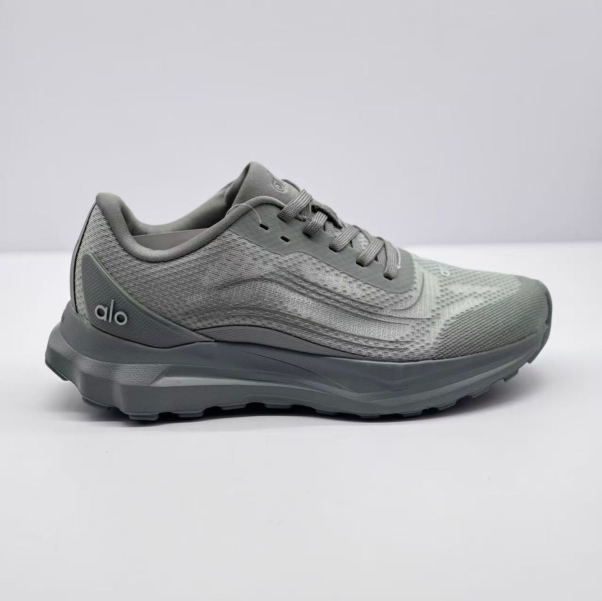 Alo Runner Sneakers Gray