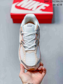 Nike V5 RNR Running Shoes White Peach Silver 711190RRY