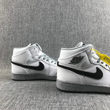 Jordan Air Jordan 1 Retro High OG White Gray Dot Sneakers