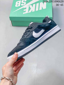Nike SB Alleyoop Low-Top Skateboarding Shoes, Navy and White