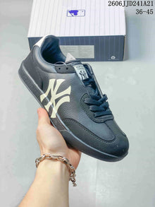 New York Yankees Low-Top Casual Sneakers, Navy