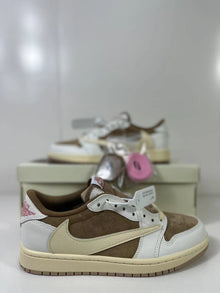 Jordan Travis Scott Air Jordan 1 Low Reverse Mocha Sneakers