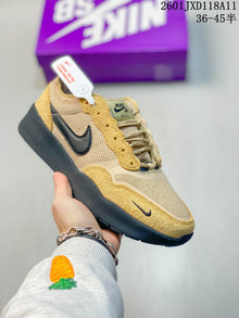 Nike SB PS8 Low-Top Sneakers