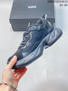 SMFK Future Ripple Low-Top Sneakers in Black and Gray