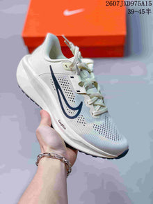 Nike Quest 6 Low-Top Running Sneakers