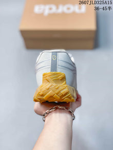 NORDA 001 Grey-Green Low-Top Running Shoes
