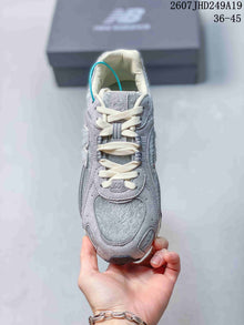 New Balance 204L Gray Low-Top Sneakers 711390EE