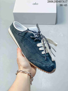 Alo Yoga Sunset Sneaker in Navy