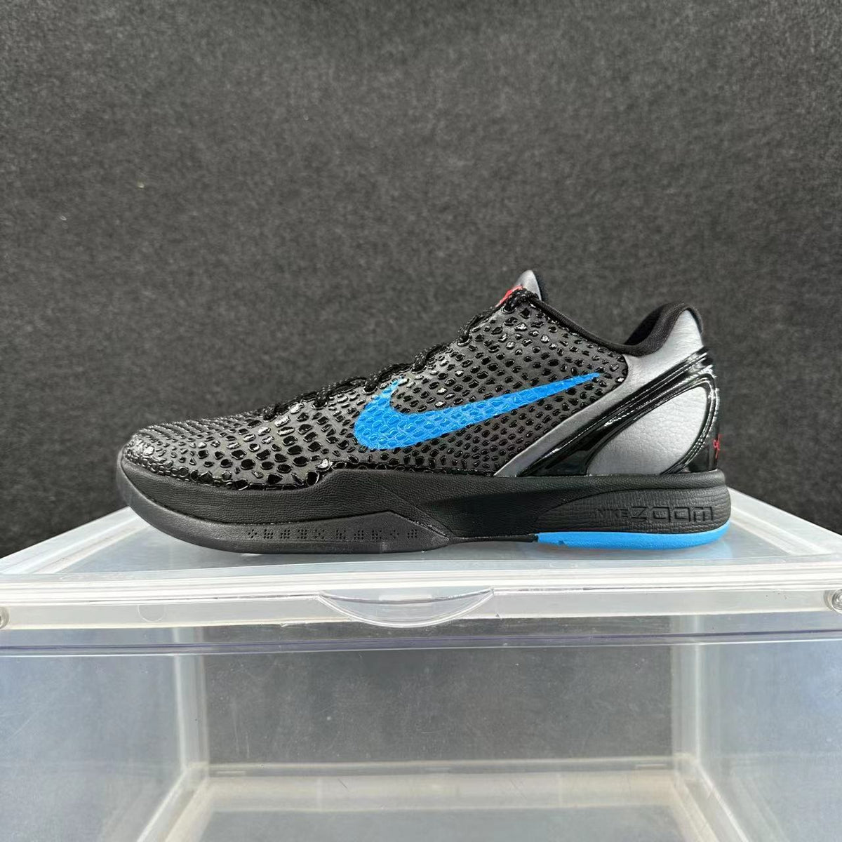 Nike Zoom Black and Blue Low-Top Sneakers
