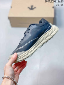 Descente TERRAIND Low-Top Hiking Sneakers Navy Cream SQ323LCR92
