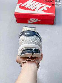 Nike Zoom Vomero 5 Sneakers FJ4151-004