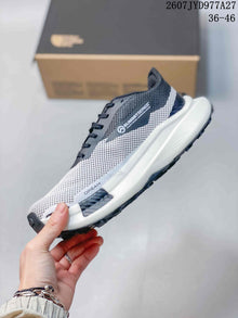 The North Face Summit Vectiv Pro Trail Running Shoes - White/Navy