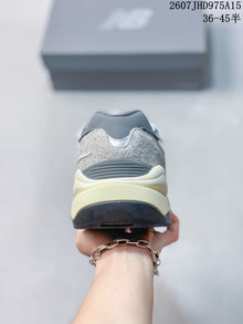 New Balance 5740 M5740VLB Grey Low-Top Sneakers