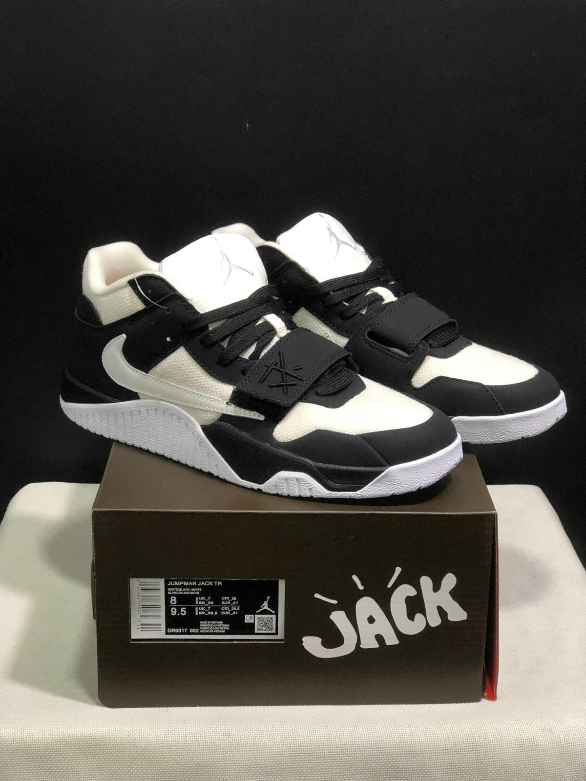 Jordan Jumpman Jack Travis Scott Sneakers Black/White DR8317-002