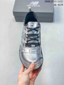 New Balance MT10OIY Silver Low-Top Sneakers