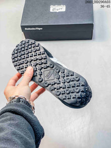 Onitsuka Tiger EDR 78 Retro Sneakers in Navy and Silver