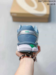 ASICS Gel-Cumulus 16 Mesh Sneakers in Blue, Silver and Green