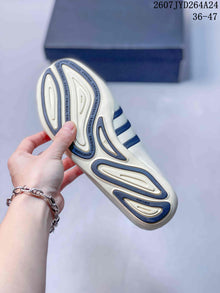 adidas Virginia Vario Flat Earther Sneakers Off-White Navy KL7668