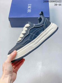 Gucci Screener Low-Top Sneakers in Navy and White