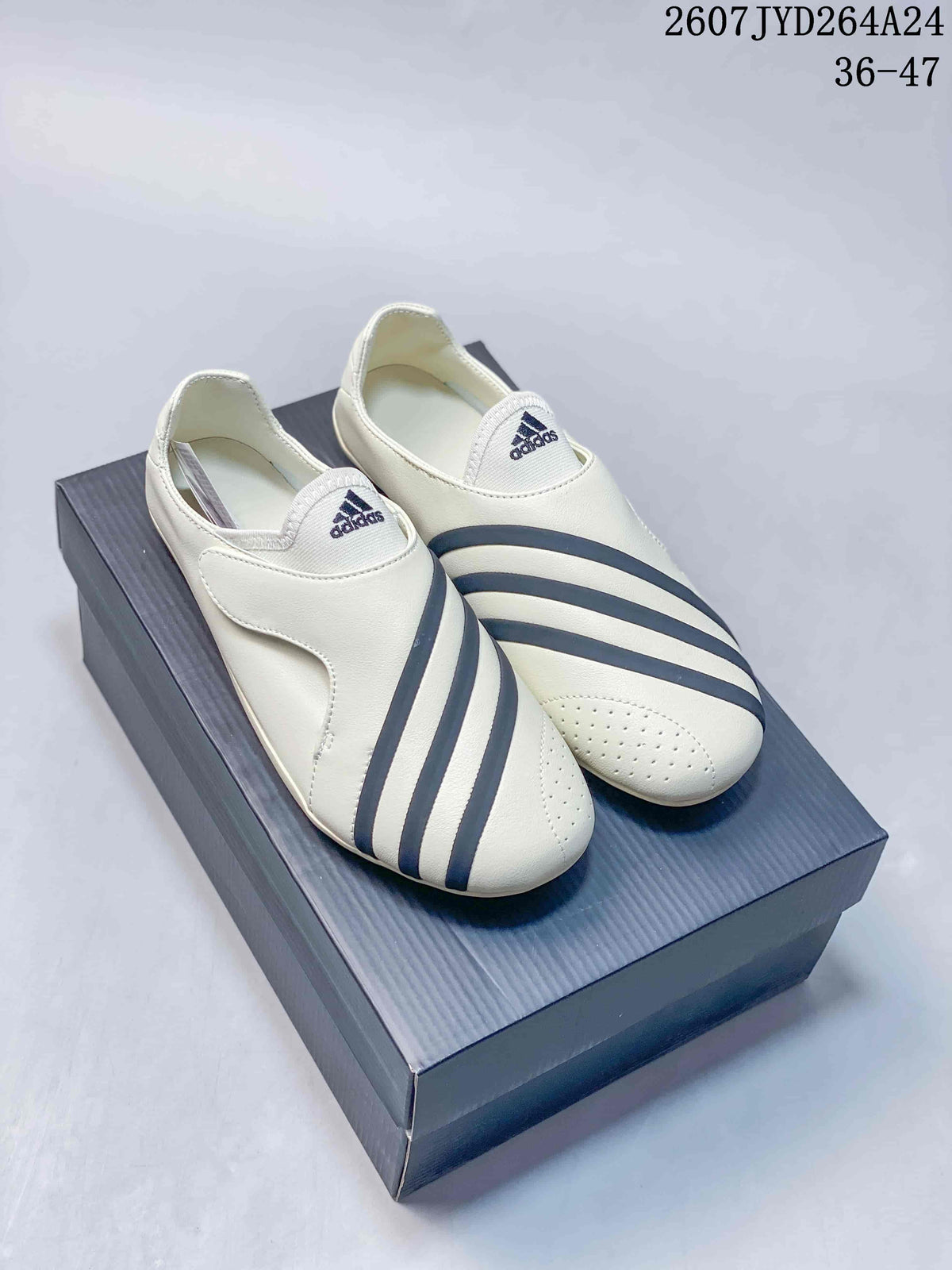 adidas Virginia Vario Flat Earther Sneakers Off-White Navy KL7668