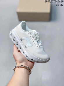 On Cloudstratus 3 Kids Running Shoes