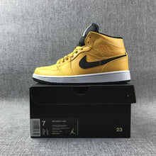 Jordan Air Jordan 1 Mid Yellow Black White 554724-700