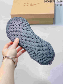 Nike Ava Rover Hs Running Shoes in Gray