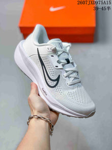 Nike Quest 6 White Low-Top Running Sneakers