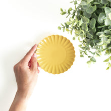Chrysanthemum Scalloped Sauce Dish