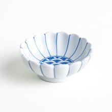 Chrysanthemum Wave Condiment Bowl