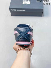 Onitsuka Tiger Mexico 66 Deluxe Sneakers in Navy and Pink