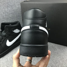 Jordan Air Jordan 1 Mid Black White 554724-049 Sneakers