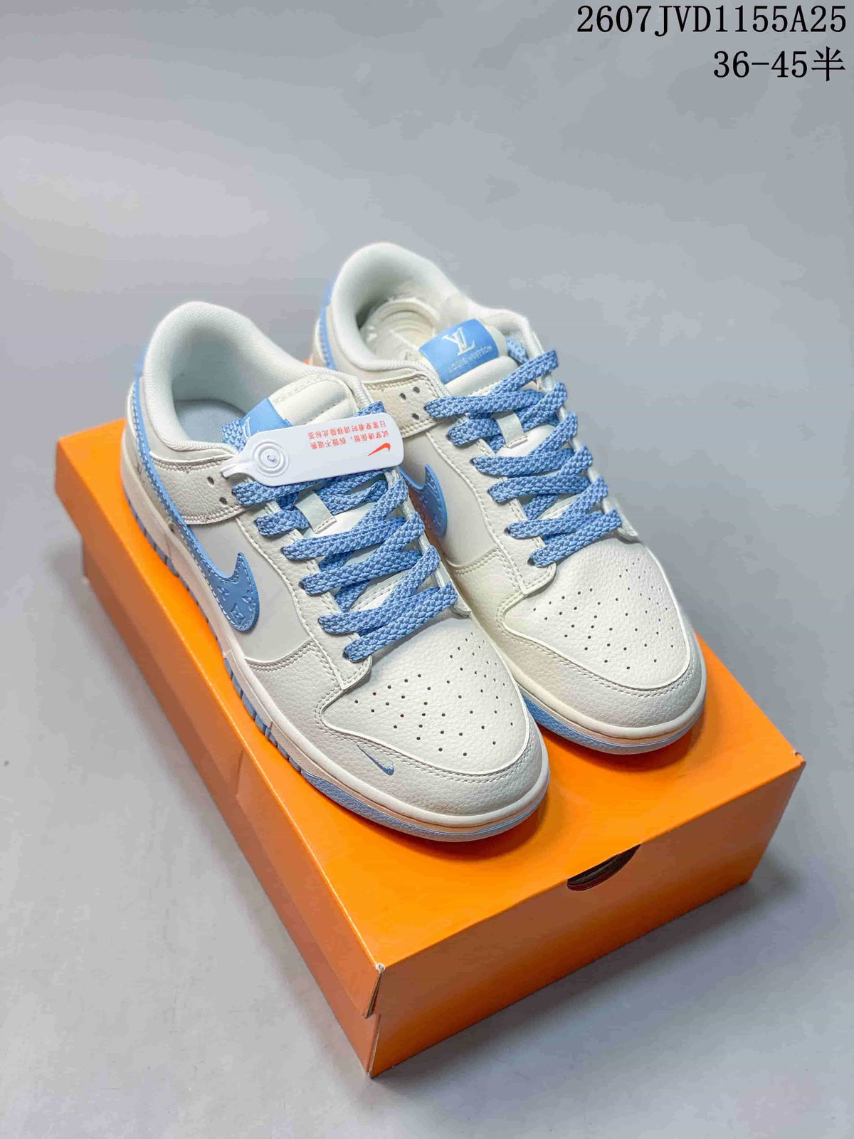 Nike SB Dunk Low Pro White Blue Sneakers 2607JVD1155A25