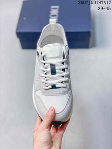 Dior B25 Runner Low-Top Sneakers White and Gray 2607JGD187A17