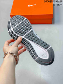 Nike Structure 25 Running Shoes in Gray