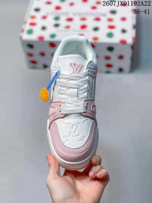 Louis Vuitton White and Pink Low-Top Sneakers JXD1192A22