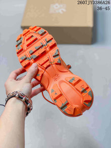 On LOEWE Series Orange Low-Top Sneakers JYD386A26