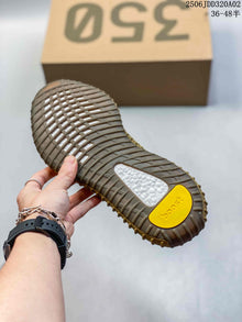 Adidas Yeezy Boost 350 Beige Knit Sneakers 2506JDD320A02
